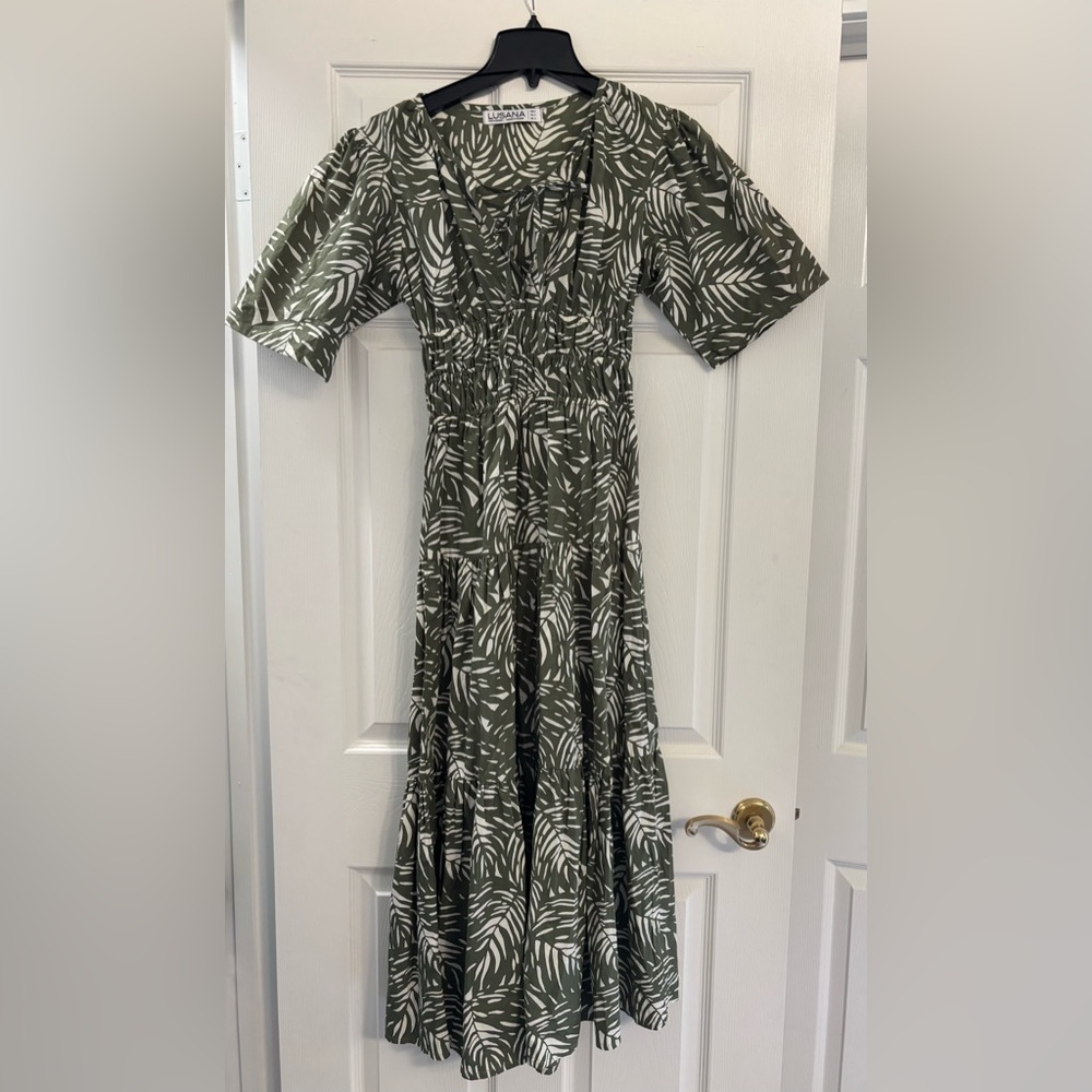 Chic Olive Leaf Print Midi Dress